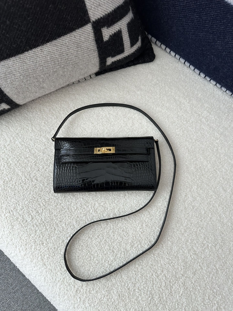Kelly To Go Crossbody Wallet in Imported HCP Water-Dyed Shiny Alligator Crocodile, CK89 Noir Black with Gold Hardware