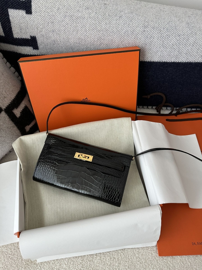 Kelly To Go Crossbody Wallet in Imported HCP Water-Dyed Shiny Alligator Crocodile, CK89 Noir Black with Gold Hardware