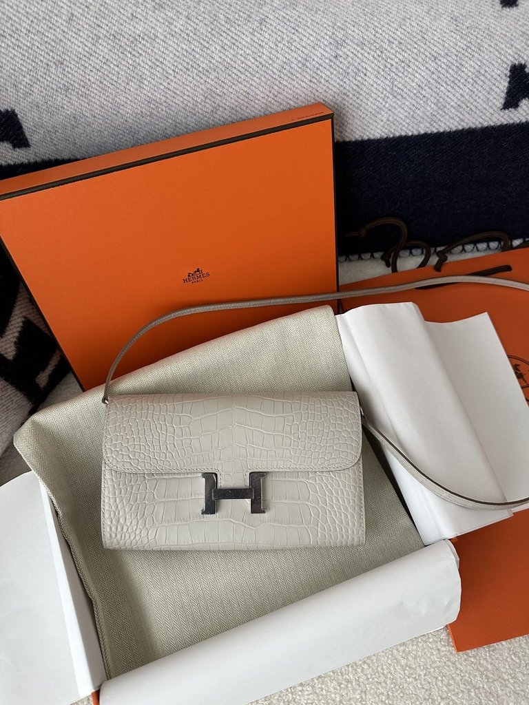 Constance To Go Crossbody Wallet in Imported HCP Water-Dyed Matte Alligator Crocodile, 8L Beton Glacier White with Silver Hardware