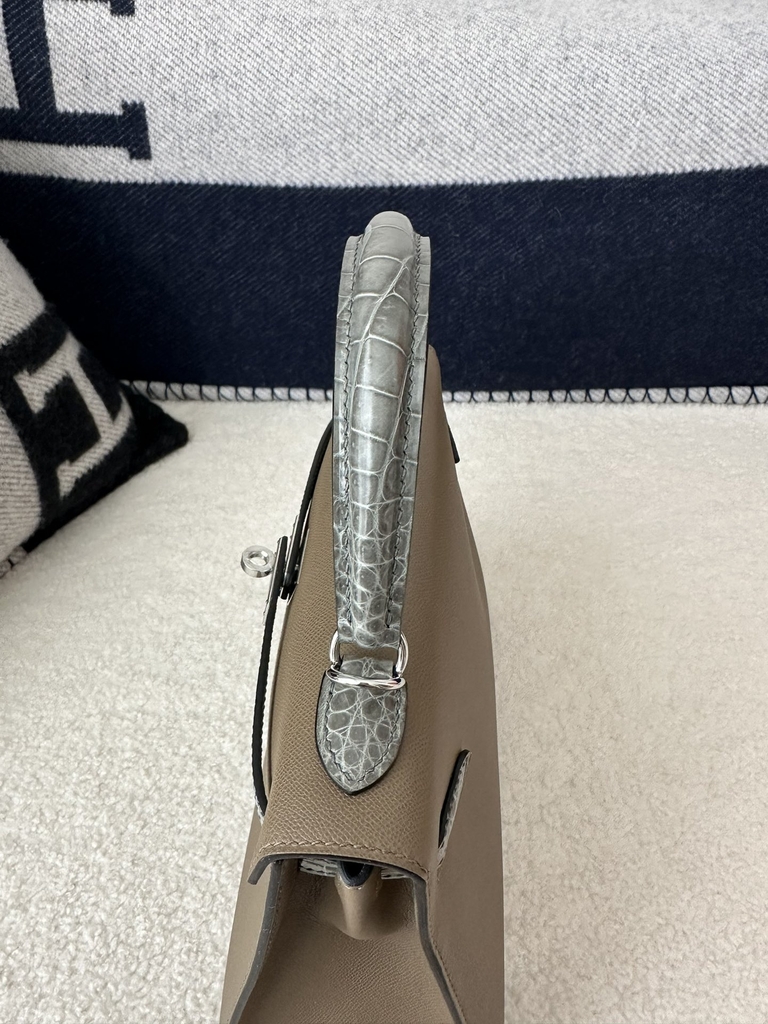 Kelly 25cm Touch in HCP Water-Dyed Shiny Nilo Crocodile with Imported Madame Calfskin, CK18 Etoupe Grey and CK81 Gris Tourterelle with Silver Hardware