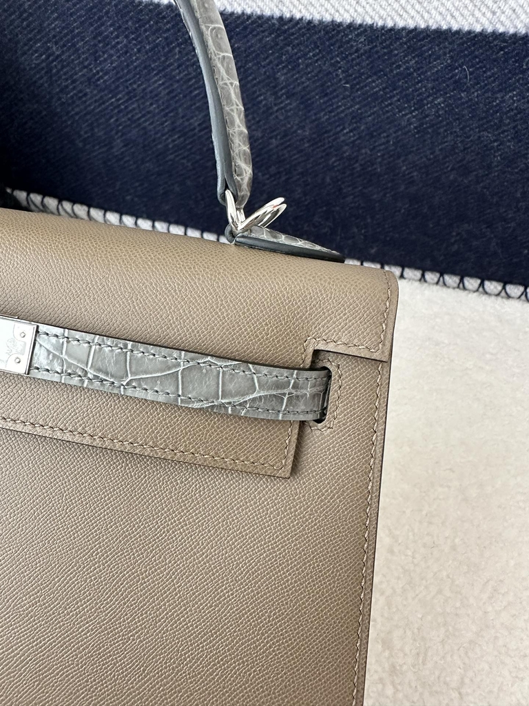 Kelly 25cm Touch in HCP Water-Dyed Shiny Nilo Crocodile with Imported Madame Calfskin, CK18 Etoupe Grey and CK81 Gris Tourterelle with Silver Hardware