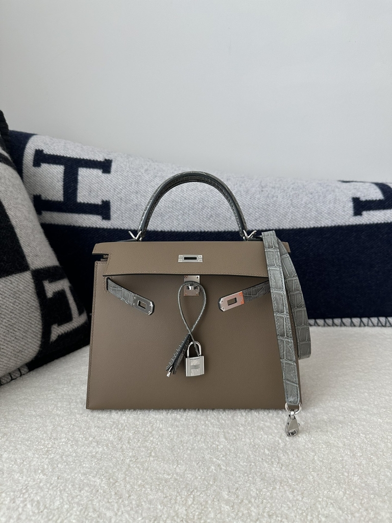 Kelly 25cm Touch in HCP Water-Dyed Shiny Nilo Crocodile with Imported Madame Calfskin, CK18 Etoupe Grey and CK81 Gris Tourterelle with Silver Hardware