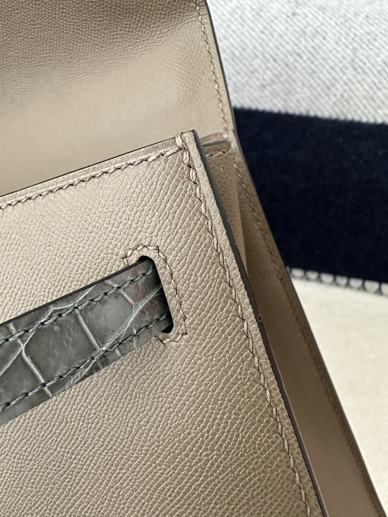 Kelly 25cm Touch in HCP Water-Dyed Shiny Nilo Crocodile with Imported Madame Calfskin, CK18 Etoupe Grey and CK81 Gris Tourterelle with Silver Hardware