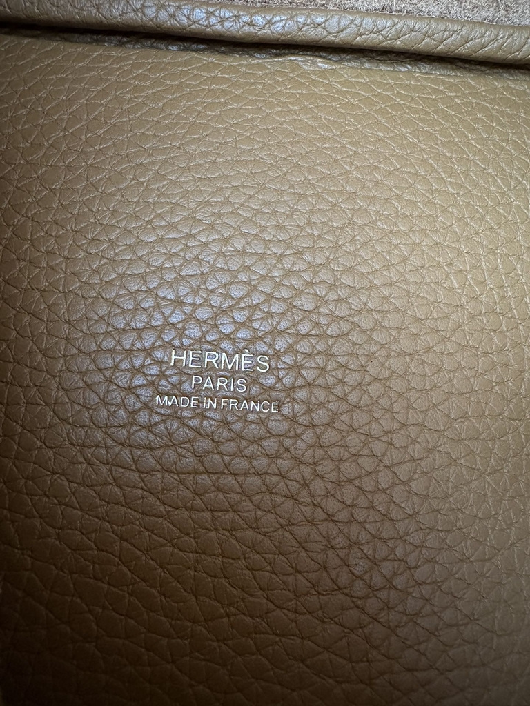 Picotin Lock 18cm in Imported Clemence TC Leather, 2S Sesame with Gold Hardware