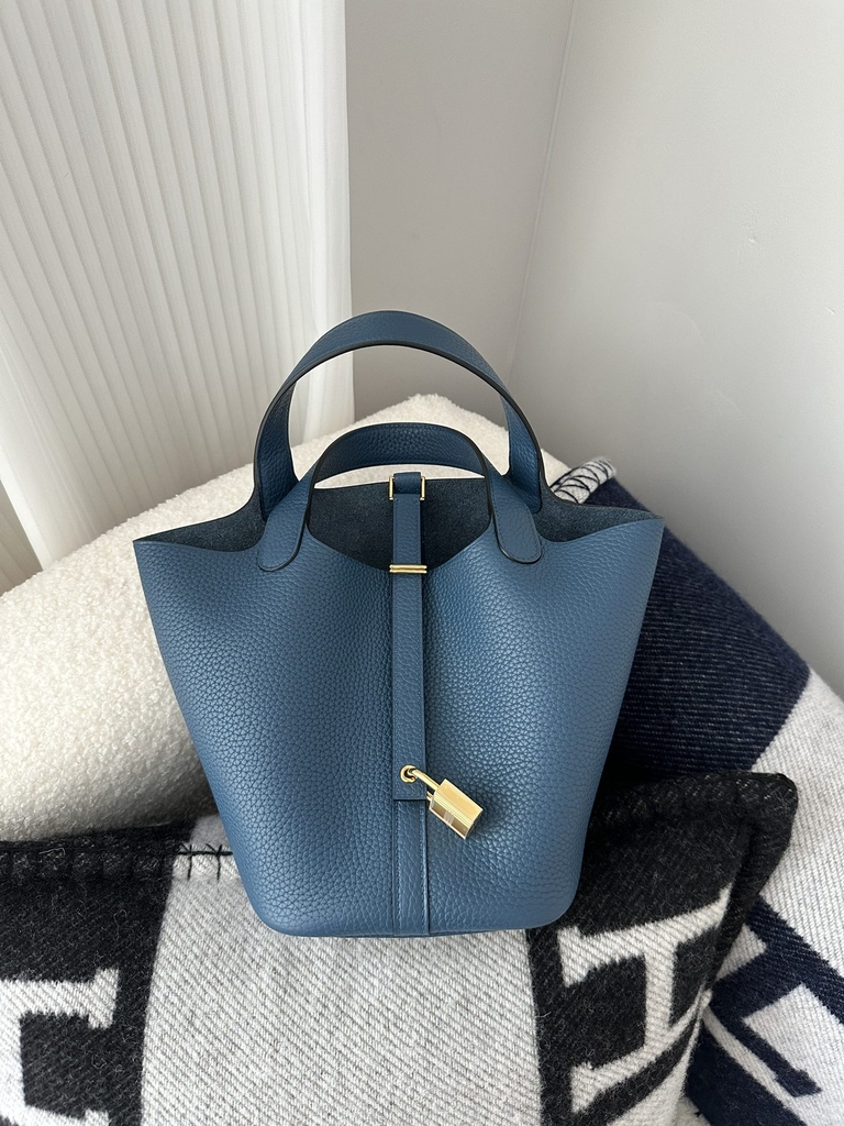 Picotin Lock 18cm in Imported Clemence TC Leather, S4 Deep Blue with Gold Hardware
