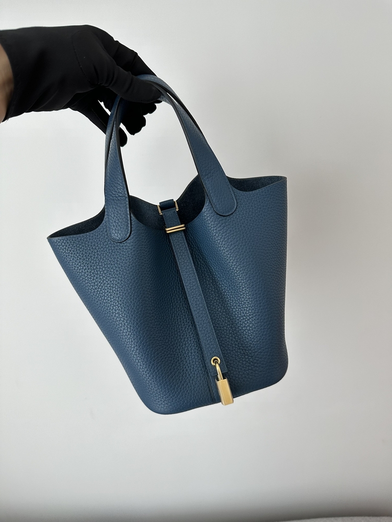 Picotin Lock 18cm in Imported Clemence TC Leather, S4 Deep Blue with Gold Hardware