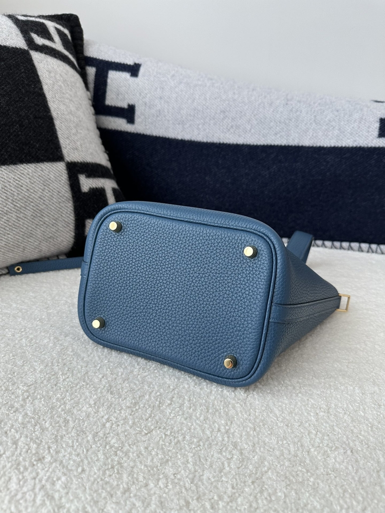 Picotin Lock 18cm in Imported Clemence TC Leather, S4 Deep Blue with Gold Hardware
