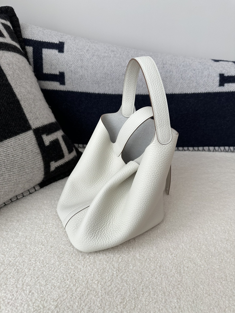 Picotin Lock 18cm in Imported Clemence TC Leather, 8L Beton Glacier White with Silver Hardware