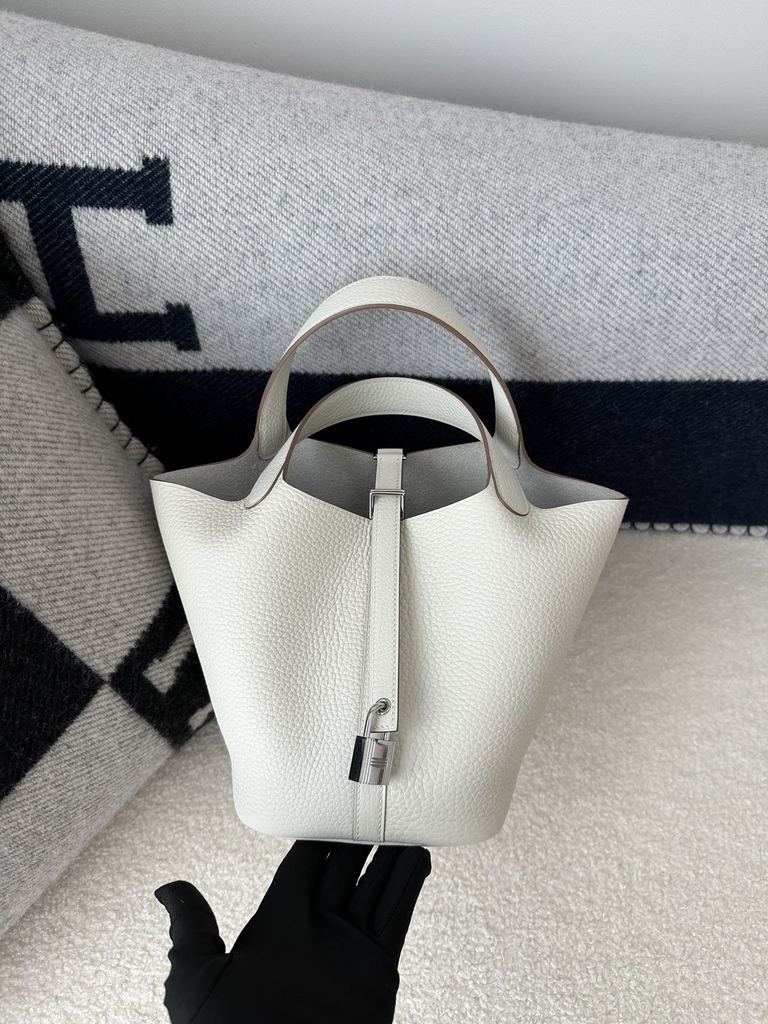 Picotin Lock 18cm in Imported Clemence TC Leather, 8L Beton Glacier White with Silver Hardware