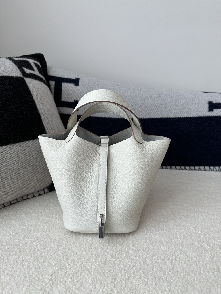 Picotin Lock 18cm in Imported Clemence TC Leather, 8L Beton Glacier White with Silver Hardware