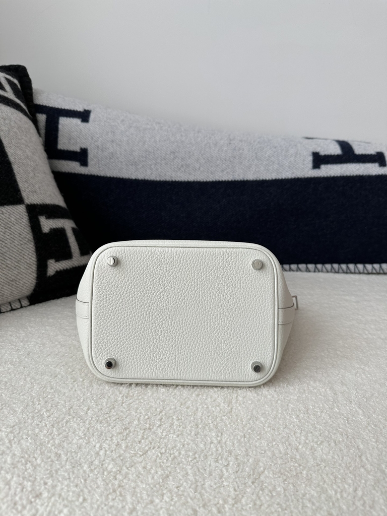 Picotin Lock 18cm in Imported Clemence TC Leather, 8L Beton Glacier White with Silver Hardware