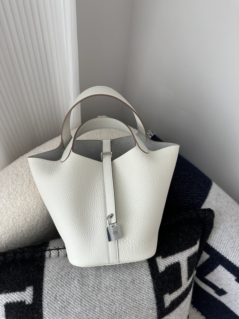 Picotin Lock 18cm in Imported Clemence TC Leather, 8L Beton Glacier White with Silver Hardware