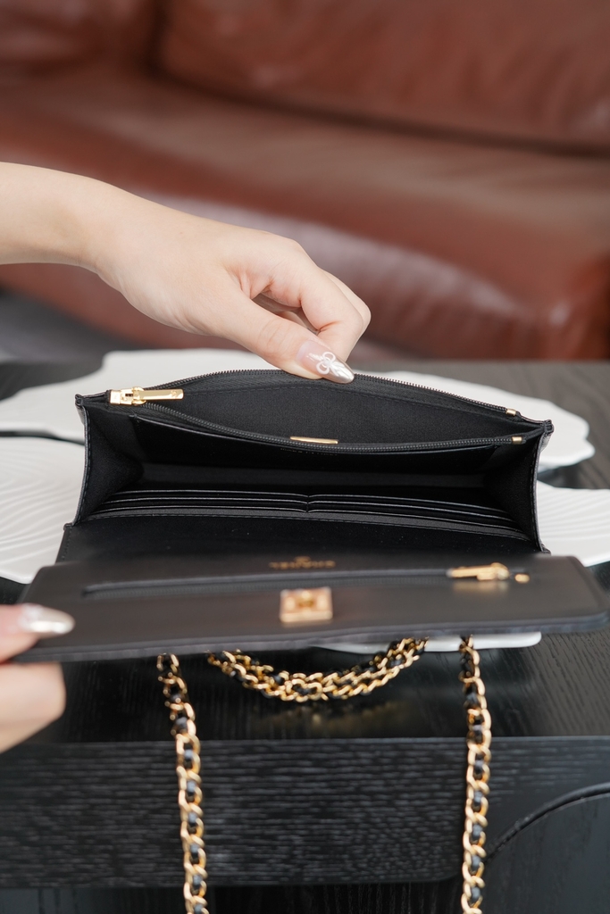 Chanel 24b Flap Bag with Chunky Chain Handle - Black