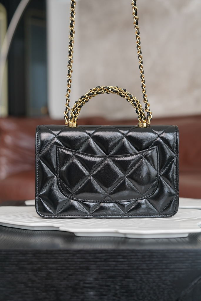 Chanel 24b Flap Bag with Chunky Chain Handle - Black