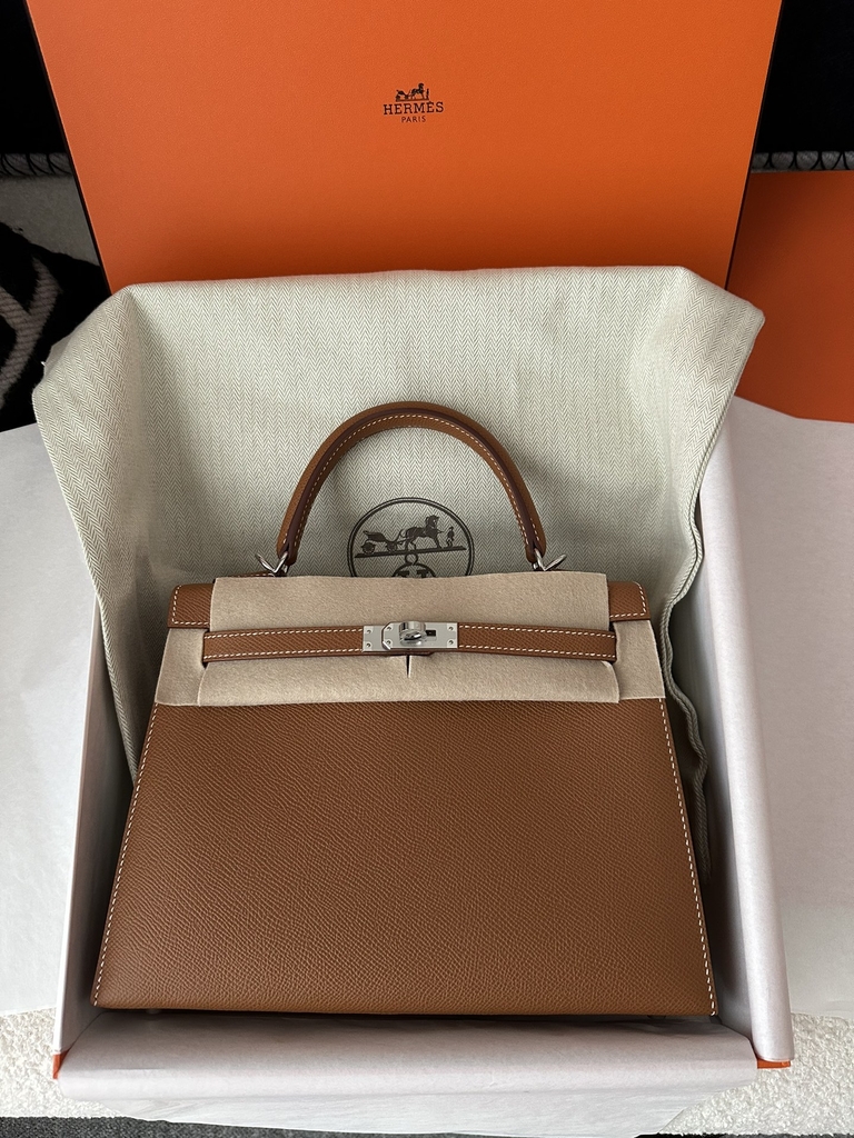 Kelly 25cm in Imported Epsom Leather, CK37 Gold with Silver Hardware