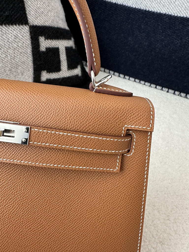 Kelly 25cm in Imported Epsom Leather, CK37 Gold with Silver Hardware