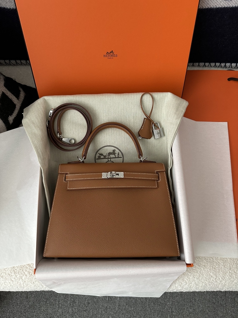 Kelly 25cm in Imported Epsom Leather, CK37 Gold with Silver Hardware