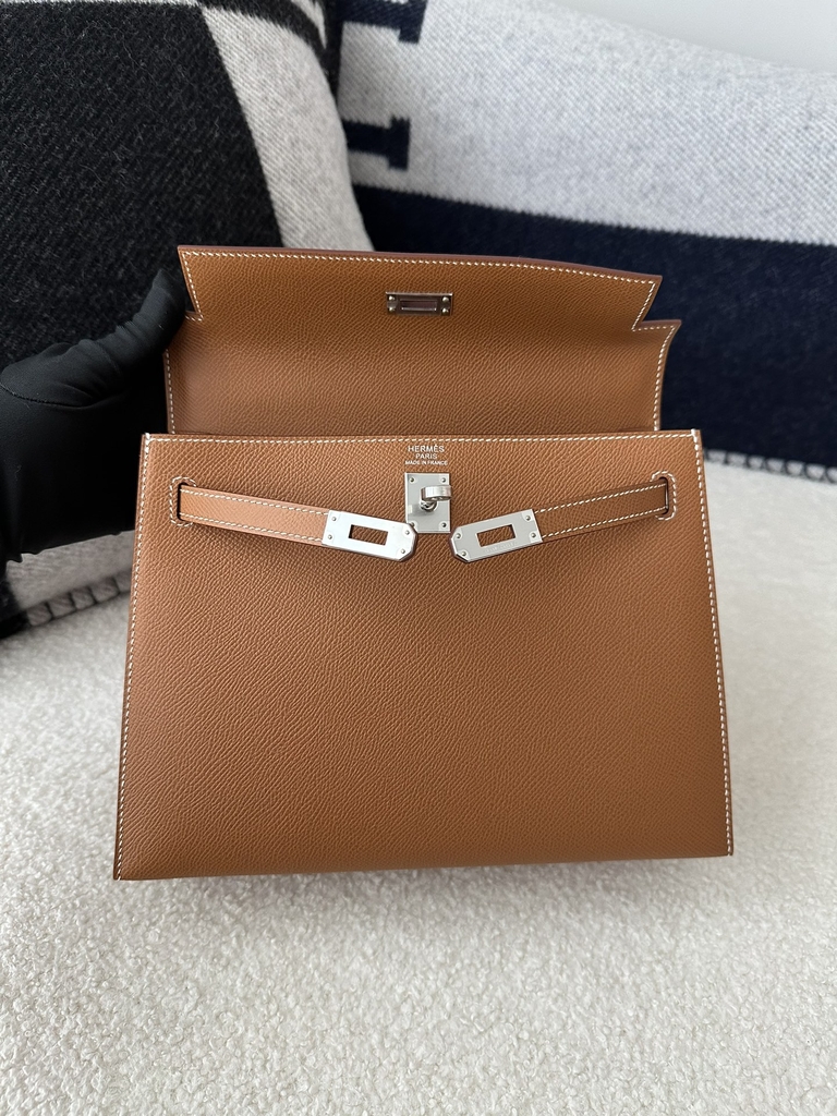 Kelly 25cm in Imported Epsom Leather, CK37 Gold with Silver Hardware