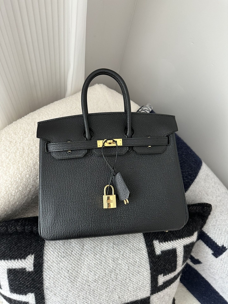 Birkin 25cm in Imported Chevre Goatskin, CC89 Noir Black with Gold Hardware