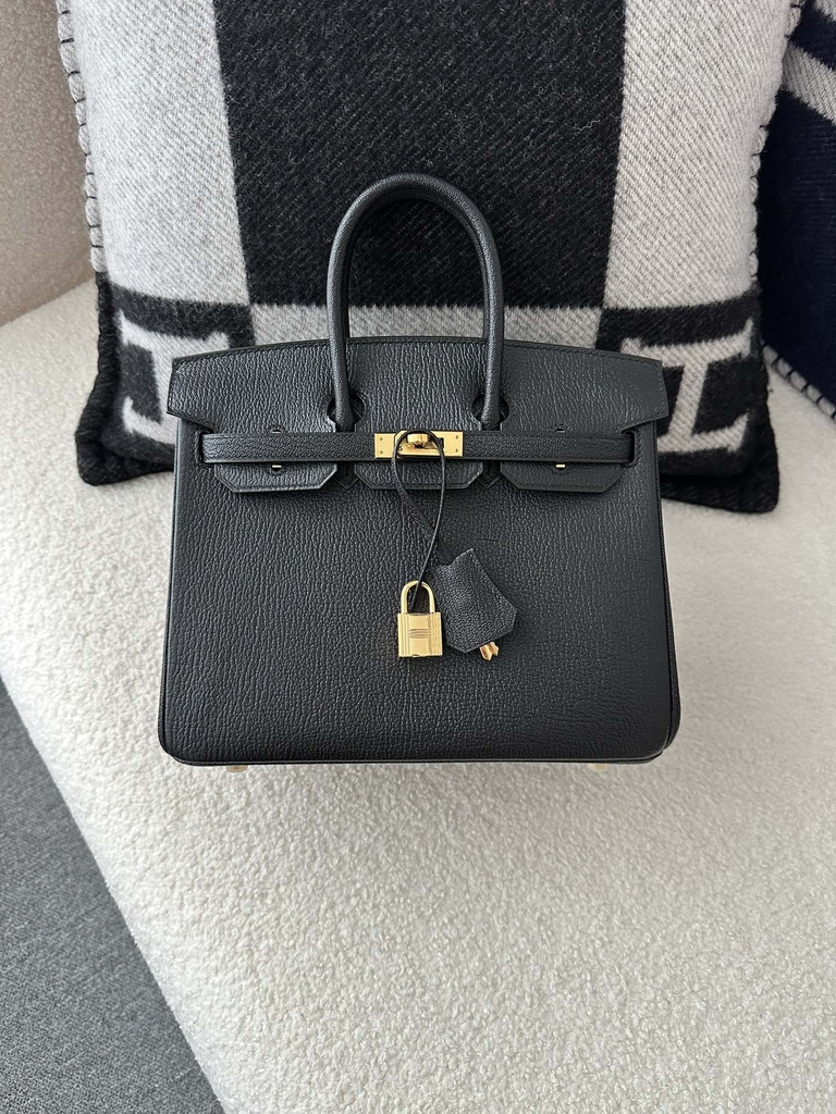 Birkin 25cm in Imported Chevre Goatskin, CC89 Noir Black with Gold Hardware