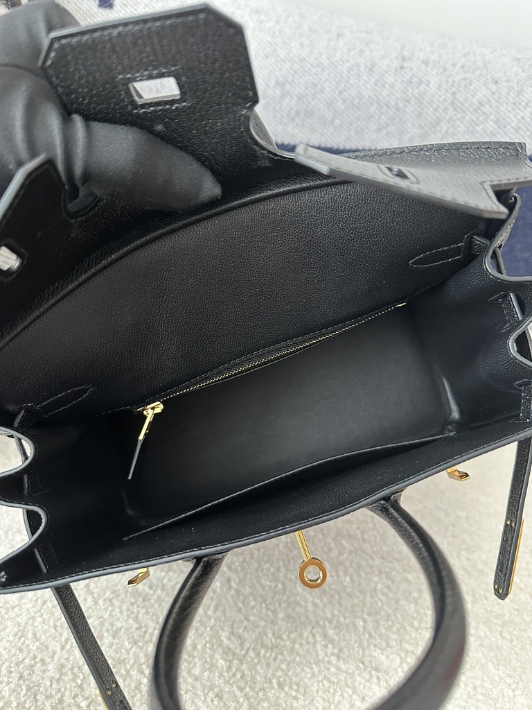 Birkin 25cm in Imported Chevre Goatskin, CC89 Noir Black with Gold Hardware