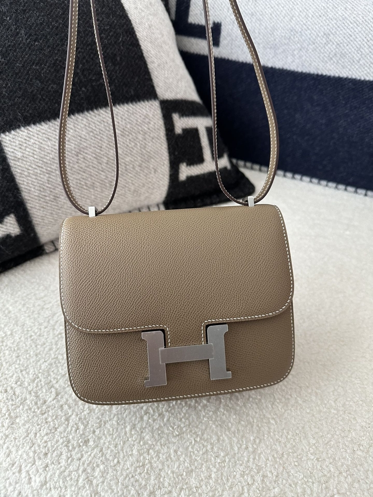 Constance 18cm Classic in Imported Epsom Leather, CK18 Etoupe Grey with Silver Hardware