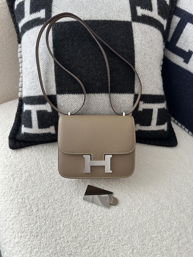 Constance 18cm Classic in Imported Epsom Leather, CK18 Etoupe Grey with Silver Hardware