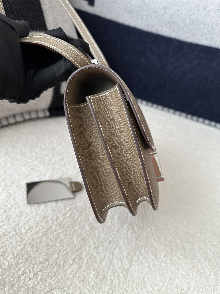 Constance 18cm Classic in Imported Epsom Leather, CK18 Etoupe Grey with Silver Hardware