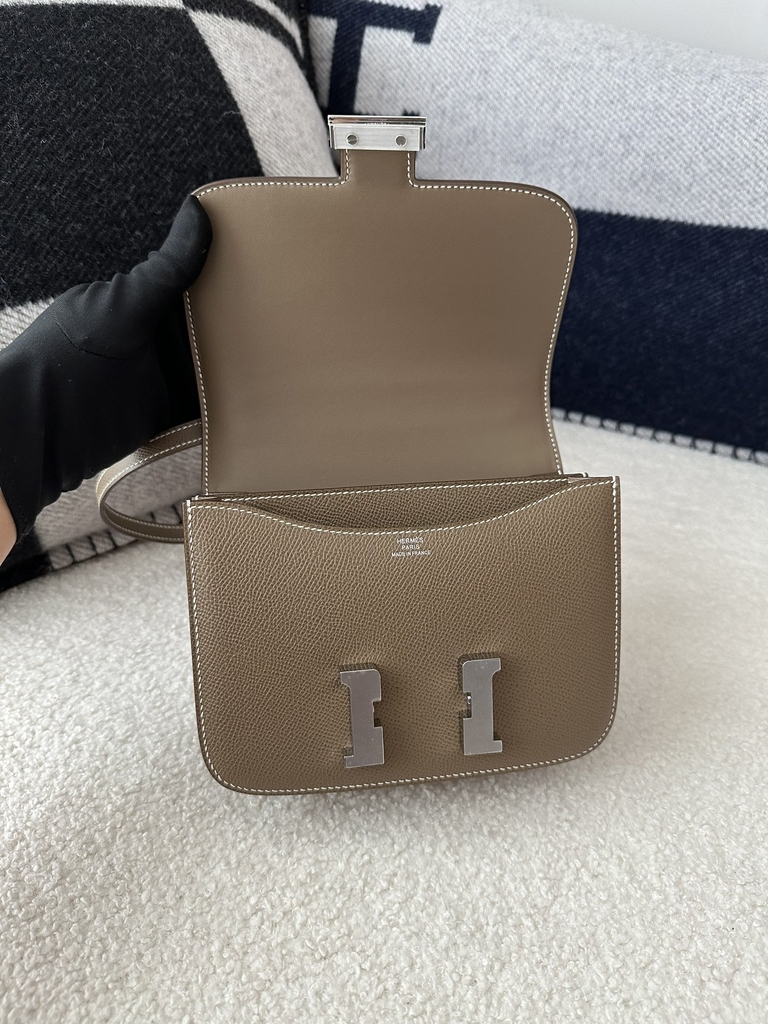 Constance 18cm Classic in Imported Epsom Leather, CK18 Etoupe Grey with Silver Hardware