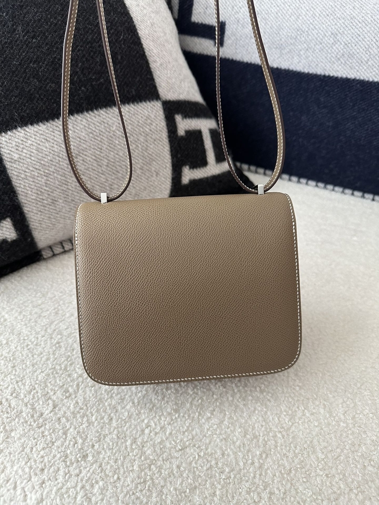 Constance 18cm Classic in Imported Epsom Leather, CK18 Etoupe Grey with Silver Hardware