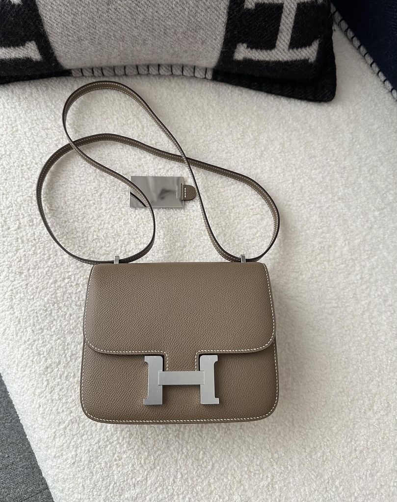 Constance 18cm Classic in Imported Epsom Leather, CK18 Etoupe Grey with Silver Hardware