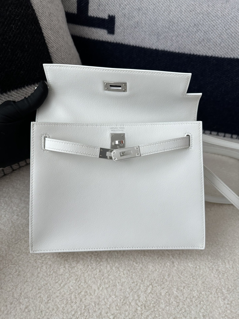 Kelly Danse 22cm Dance Bag in Imported Swift Calfskin, 01 Blank Pure White with Silver Hardware