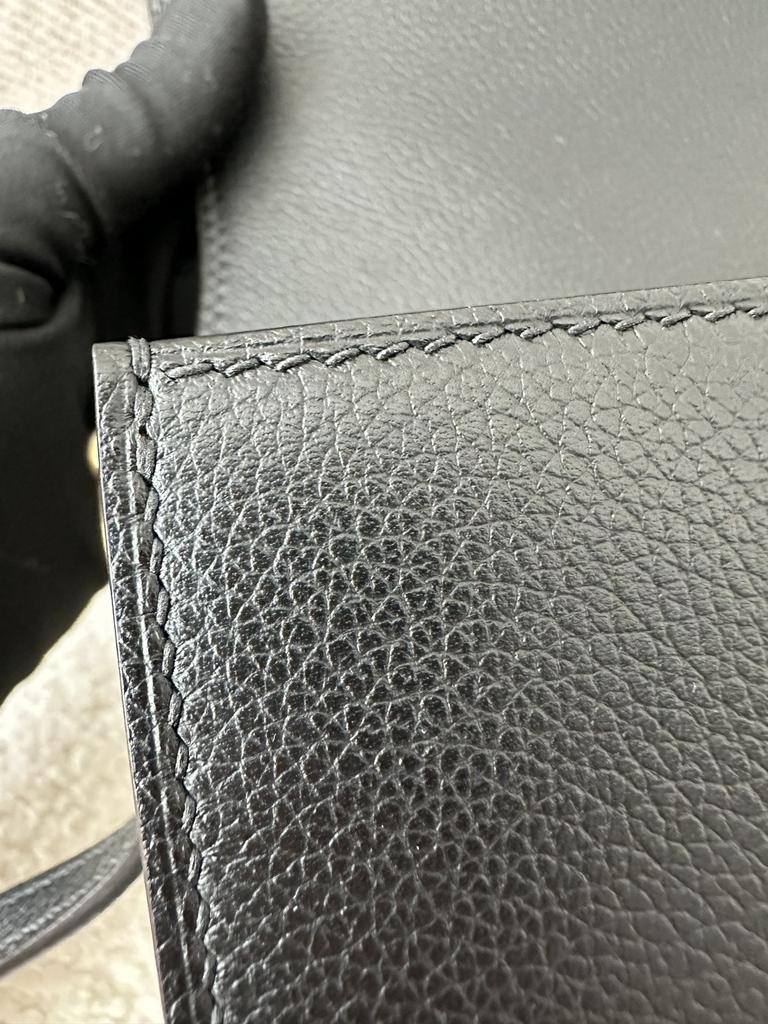 Roulis 18cm in Imported Evercolor Leather, CC89 Noir Black with Gold Hardware