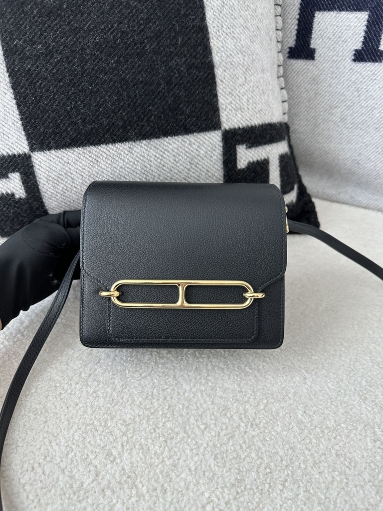 Roulis 18cm in Imported Evercolor Leather, CC89 Noir Black with Gold Hardware