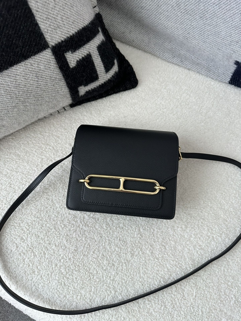 Roulis 18cm in Imported Evercolor Leather, CC89 Noir Black with Gold Hardware
