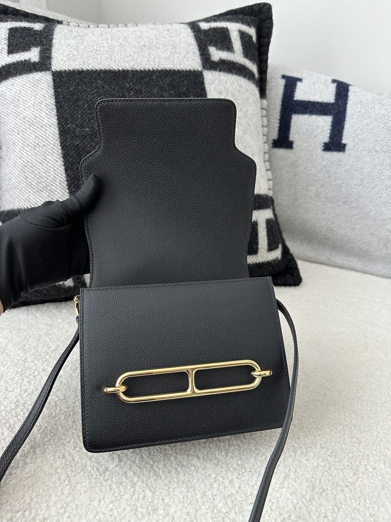 Roulis 18cm in Imported Evercolor Leather, CC89 Noir Black with Gold Hardware