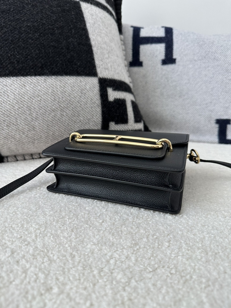Roulis 18cm in Imported Evercolor Leather, CC89 Noir Black with Gold Hardware