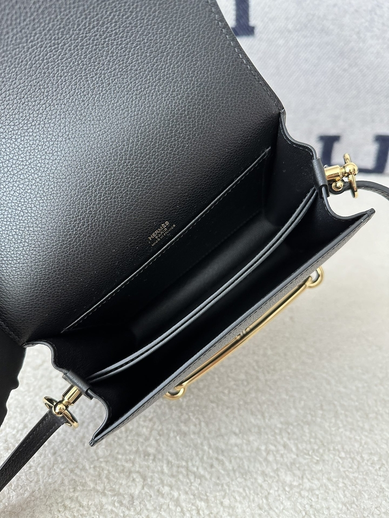 Roulis 18cm in Imported Evercolor Leather, CC89 Noir Black with Gold Hardware