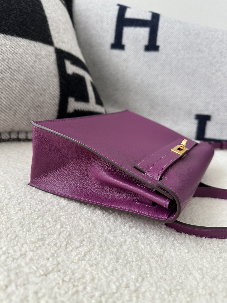 Kelly Danse 22cm Dance Bag in Imported Evercolor Calfskin, P9 Anemone with Gold Hardware
