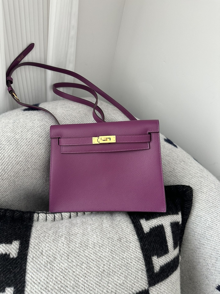 Kelly Danse 22cm Dance Bag in Imported Evercolor Calfskin, P9 Anemone with Gold Hardware