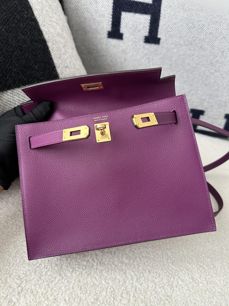 Kelly Danse 22cm Dance Bag in Imported Evercolor Calfskin, P9 Anemone with Gold Hardware