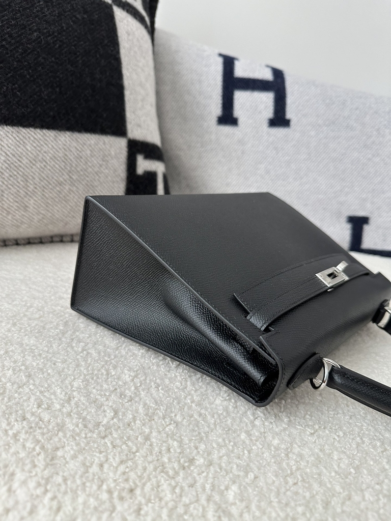 Kelly 25cm in Imported Epsom Leather, CK89 Noir Black with Silver Hardware