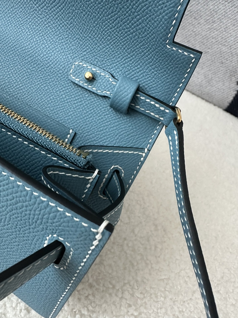 Kelly To Go Crossbody Wallet in Imported Epsom Leather, D2 New Blue Jean with Gold Hardware
