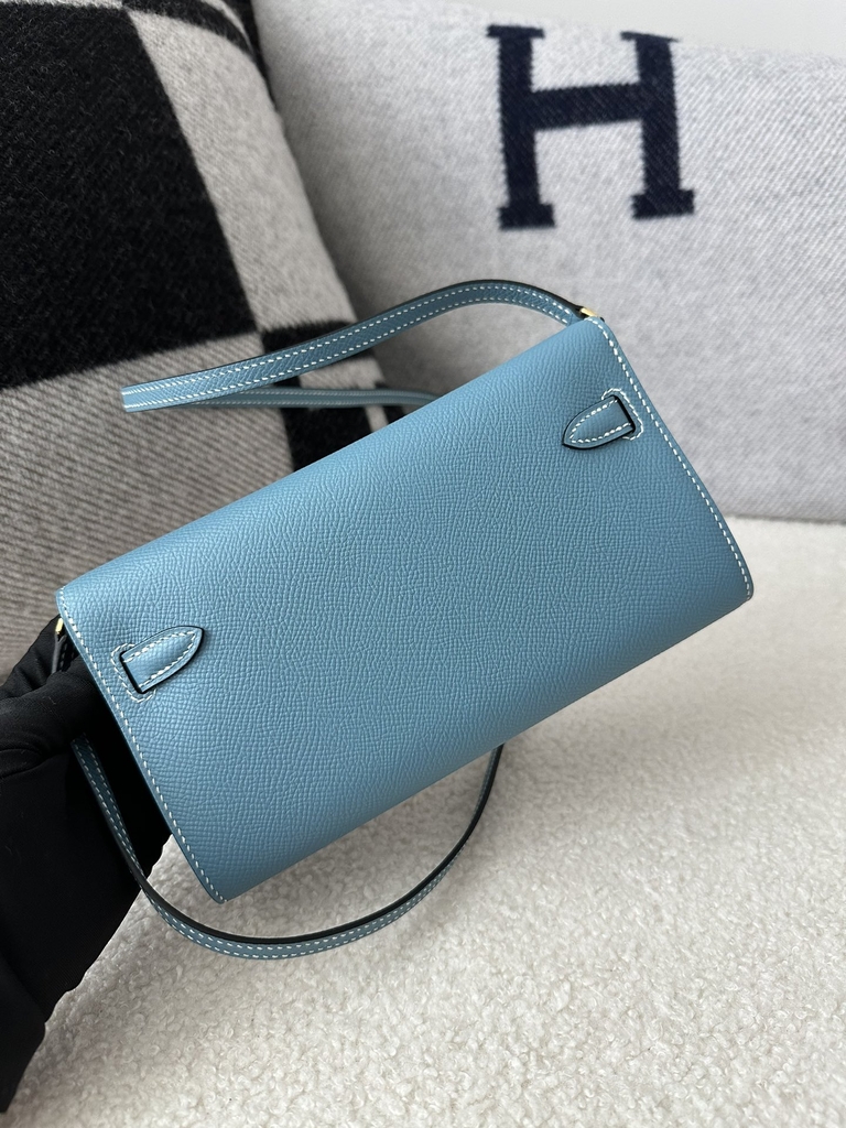 Kelly To Go Crossbody Wallet in Imported Epsom Leather, D2 New Blue Jean with Gold Hardware
