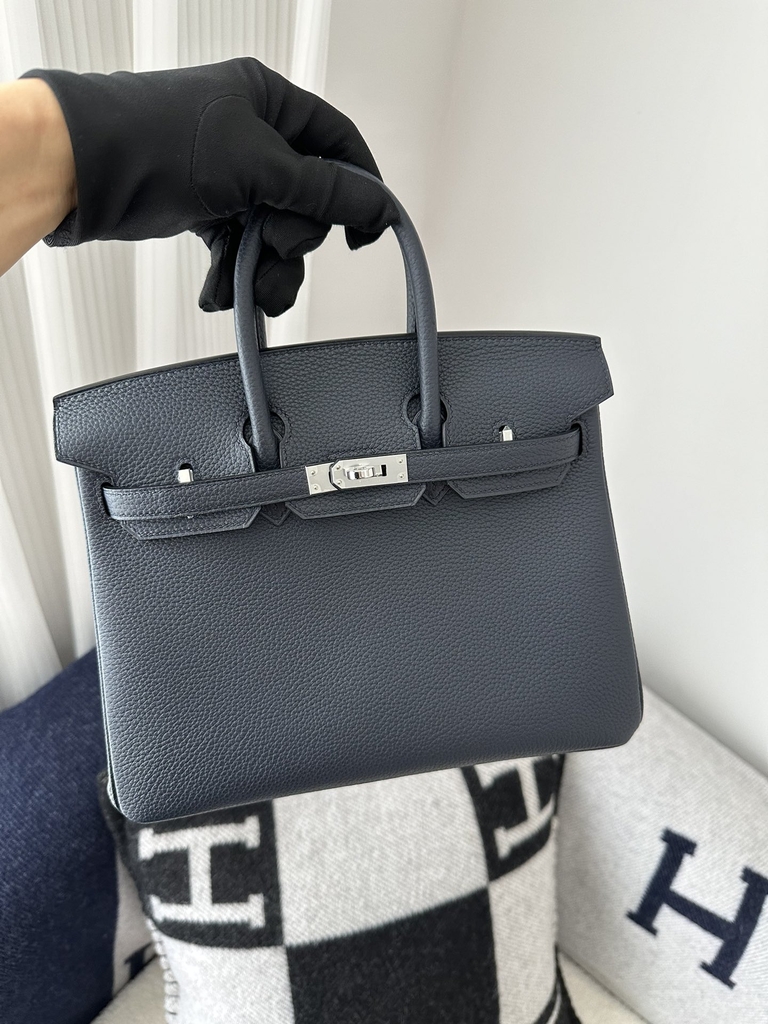 Birkin 25cm in Imported Togo Calfskin, 2Z Blue Nuit Midnight Blue with Silver Hardware