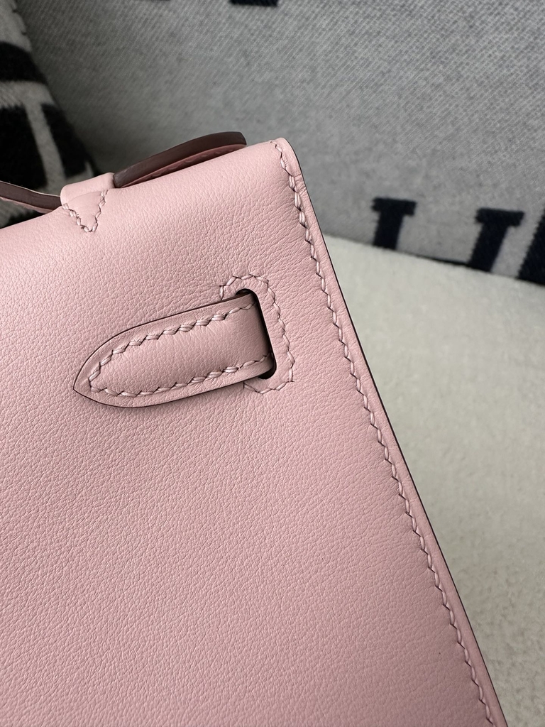 Kelly Pochette First Generation 22cm in Imported Swift Calfskin, 3Q Rose Sakura with Gold Hardware