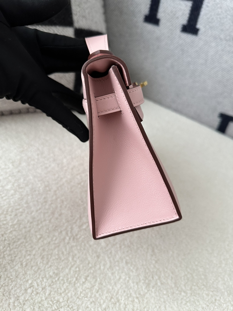 Kelly Pochette First Generation 22cm in Imported Swift Calfskin, 3Q Rose Sakura with Gold Hardware