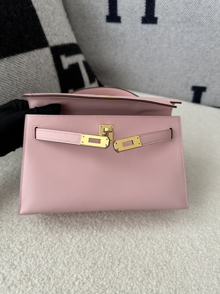 Kelly Pochette First Generation 22cm in Imported Swift Calfskin, 3Q Rose Sakura with Gold Hardware