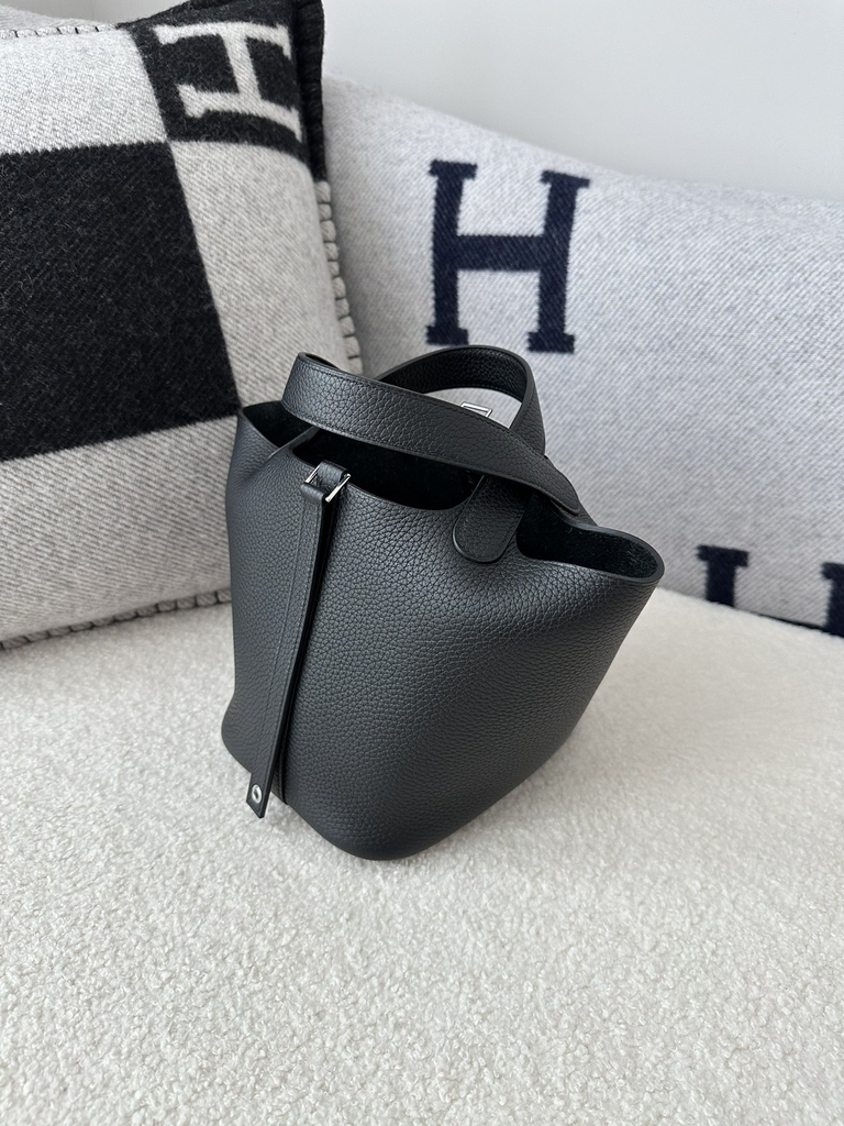 Picotin Lock 18cm in Imported Clemence TC Leather, CK89 Noir Black with Silver Hardware