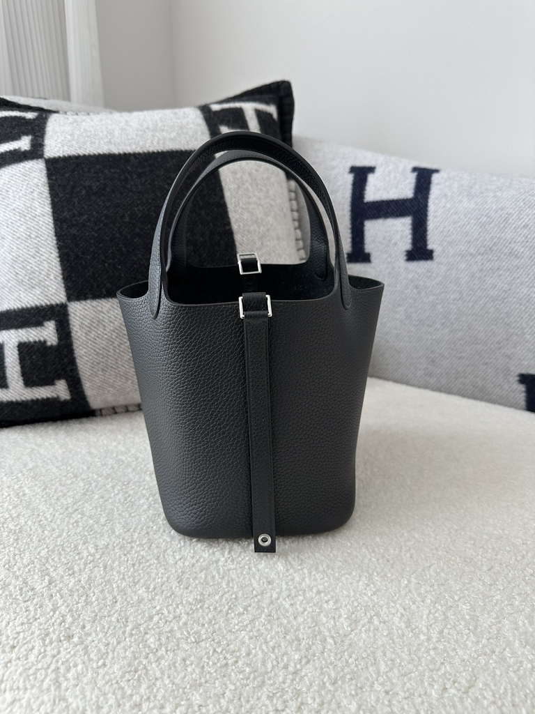 Picotin Lock 18cm in Imported Clemence TC Leather, CK89 Noir Black with Silver Hardware